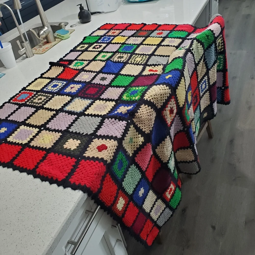 Vintage Crocheted Grannycore Afghan Throw 144 Granny 4